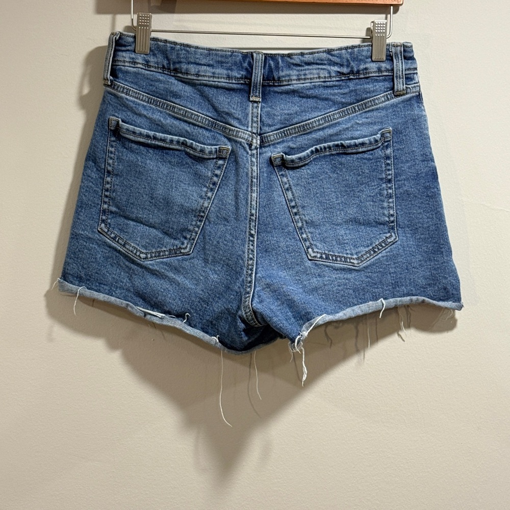 Old Navy Women’s Higher High Rise Distressed Blue Denim Shorts Size 8 - Picture 3 of 7